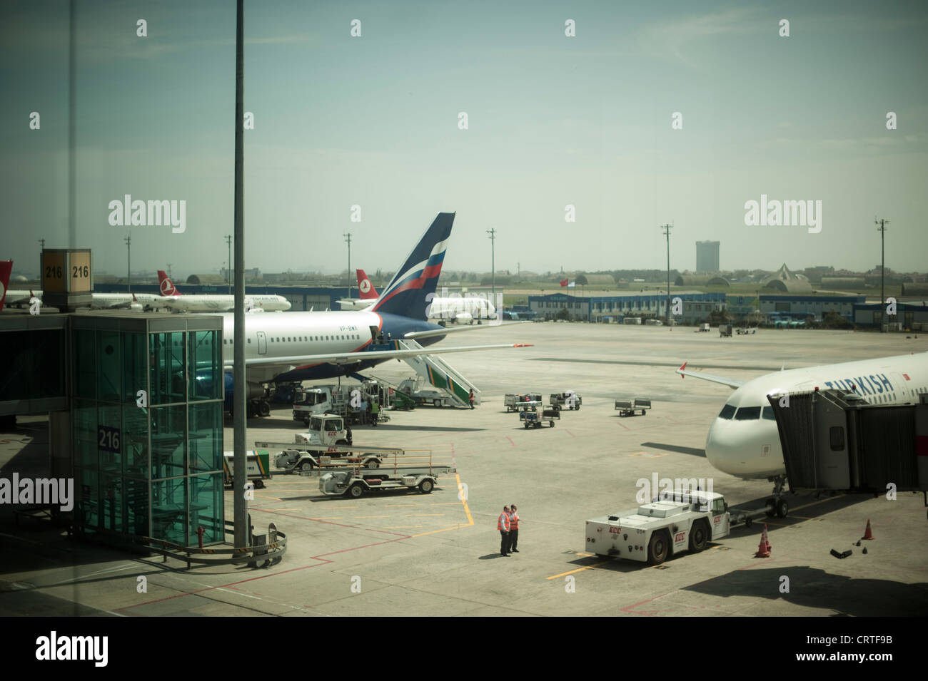 Point de vue de l'aéroport d'Istanbul tourné en une composition artistique. Banque D'Images