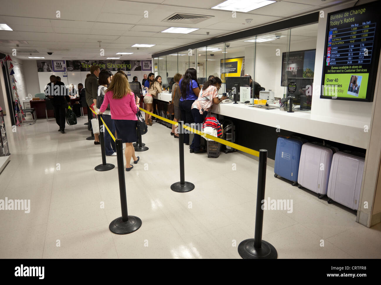 Bureau de change à Marks & Spencer, Londres, Angleterre, Royaume-Uni. Banque D'Images