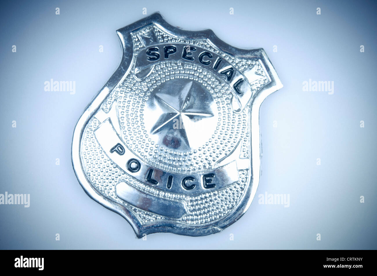 Insigne de policier image stock. Illustration du chrome - 13977603