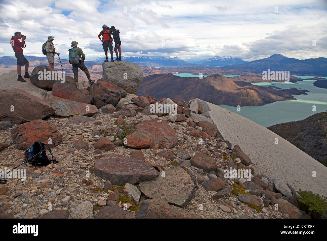 Les randonneurs qui pose pour une photo dans le Parc National des Torres del Paine Banque D'Images