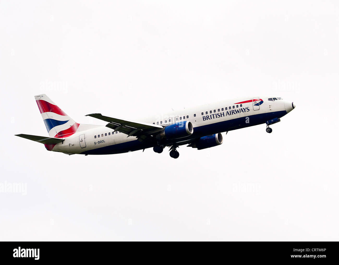 British Airways avion Boeing 737-436 G-DOCL approche sur l'aéroport de Londres Gatwick West Sussex England United Kingdom Banque D'Images