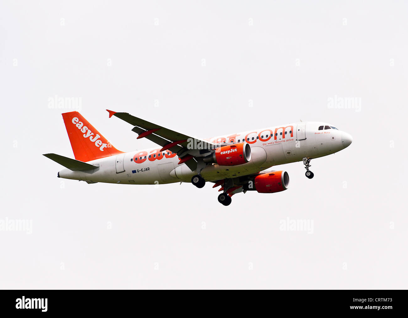 Avion EasyJet Airbus A319-111 G-EJAR en approche à l'aéroport de Londres Gatwick, West Sussex England United Kingdom Banque D'Images