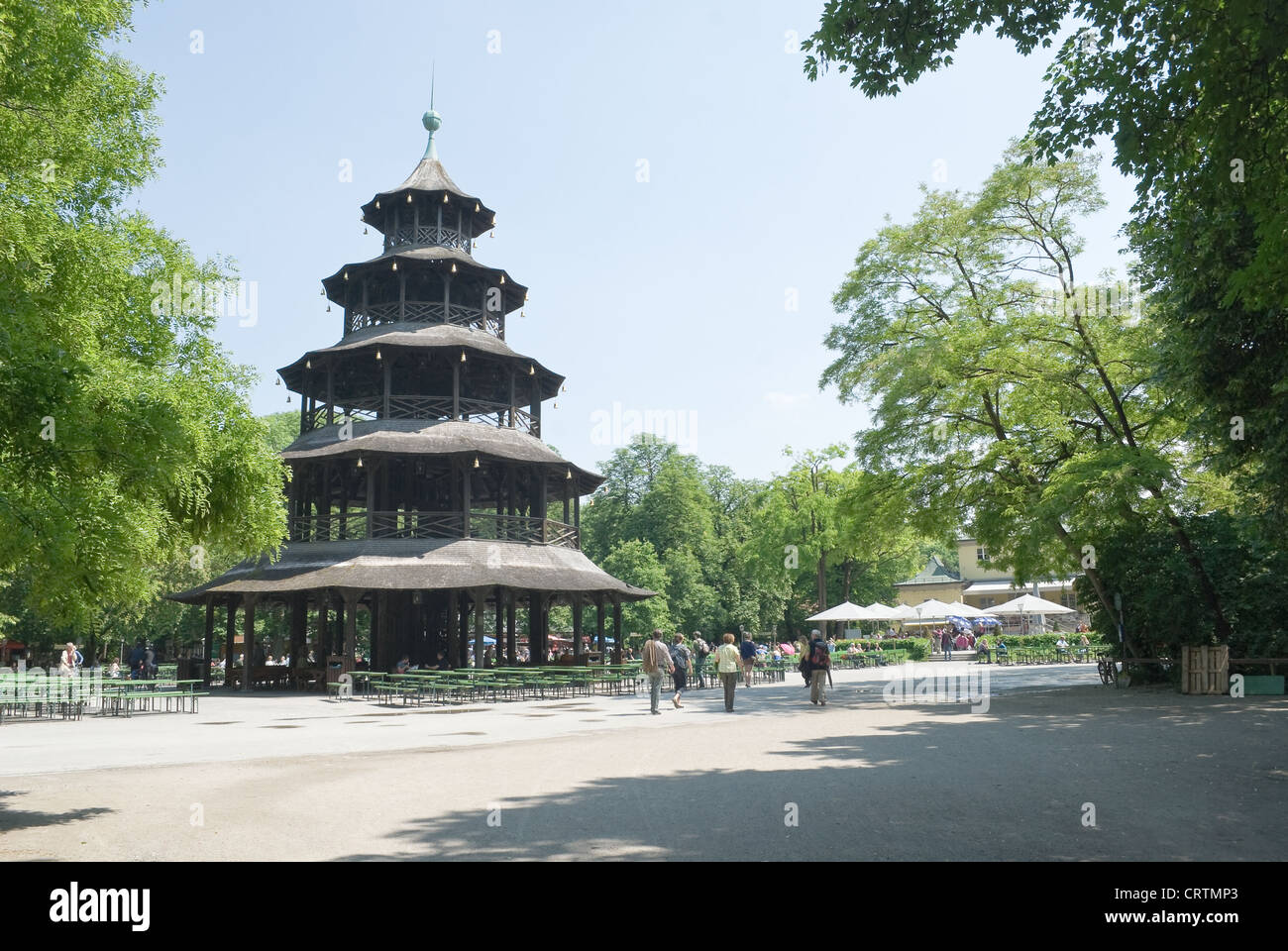 La tour chinoise jardin de bière à Munich Allemagne Banque D'Images