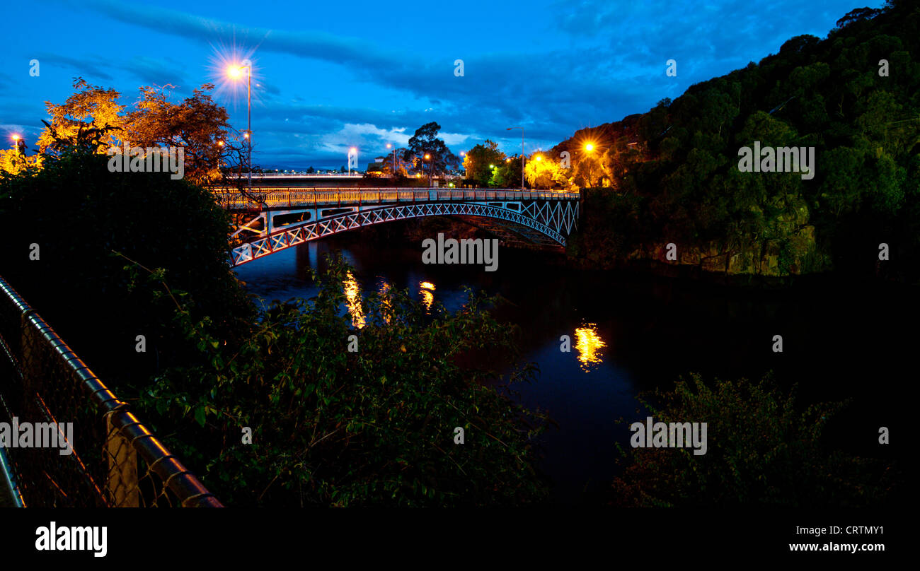 Kings Bridge Launceston est situé au début de Cataract Gorge une destination touristique populaire en Amérique du Sud. Banque D'Images