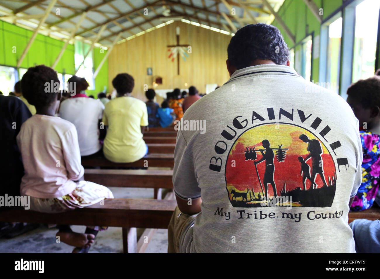 La Papouasie-Nouvelle-Guinée, île de Bougainville. Service de la messe du dimanche dans une église catholique. Banque D'Images
