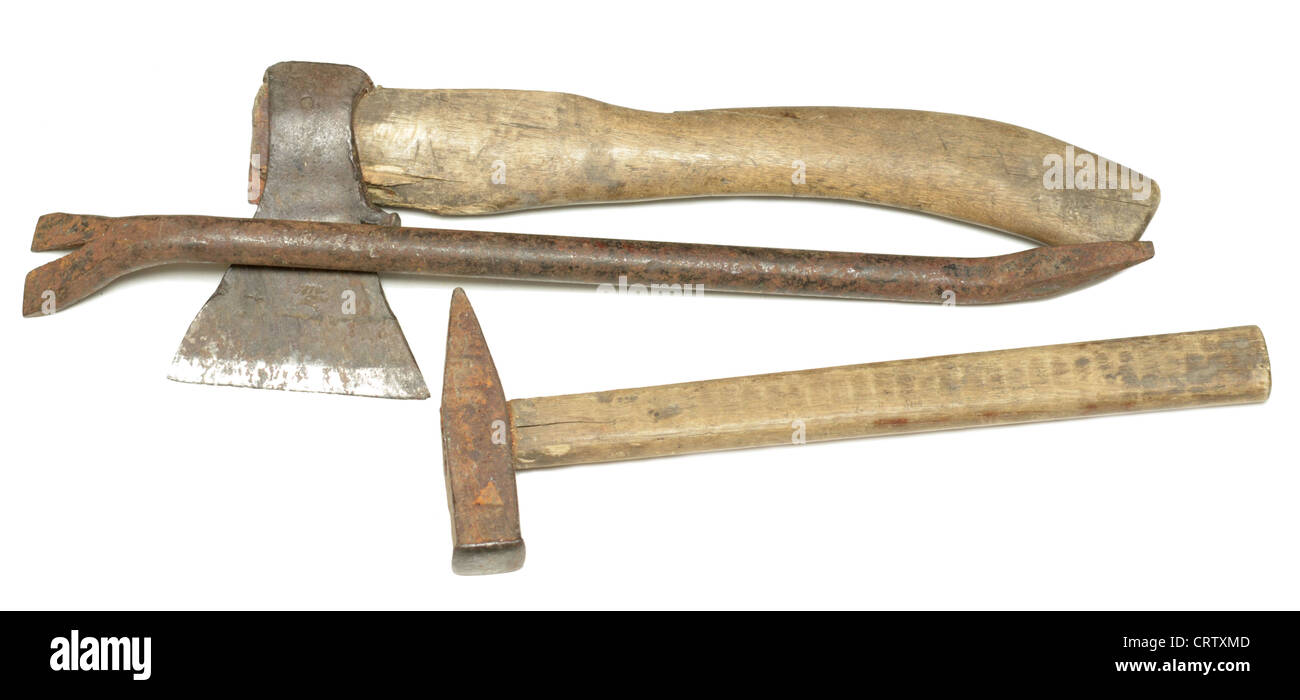 Ancienne hache, marteau, pied de biche isolated on white Photo Stock - Alamy