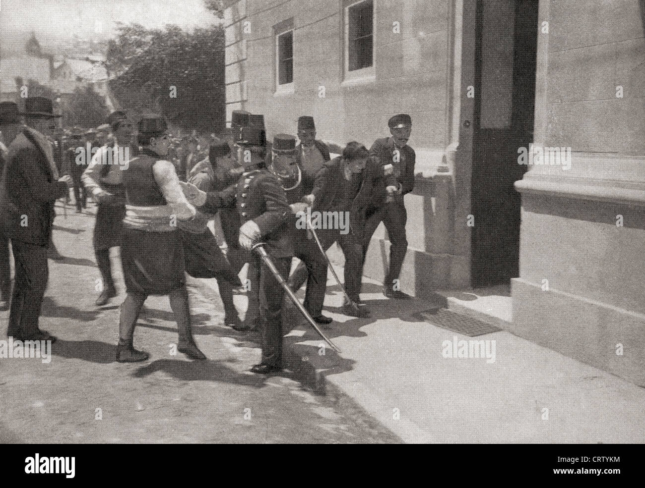 L'arrestation de la police après l'assassinat de Gavrilo Princip l'archiduc François-Ferdinand d'Autriche et son épouse à Sarajevo 1914 Banque D'Images