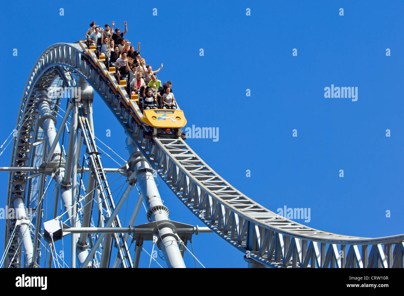 Le Thunder Dolphin en montagnes russes du parc d'Attractions Korakuen, Tokyo, Japon. Banque D'Images