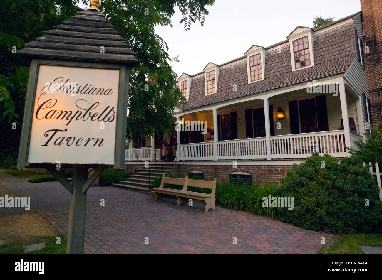 Christiana Campbell's Tavern vous accueille pour dîner aux chandelles avec l'ambiance du xviiie siècle du centre historique Colonial Williamsburg, Virginia, USA. Banque D'Images