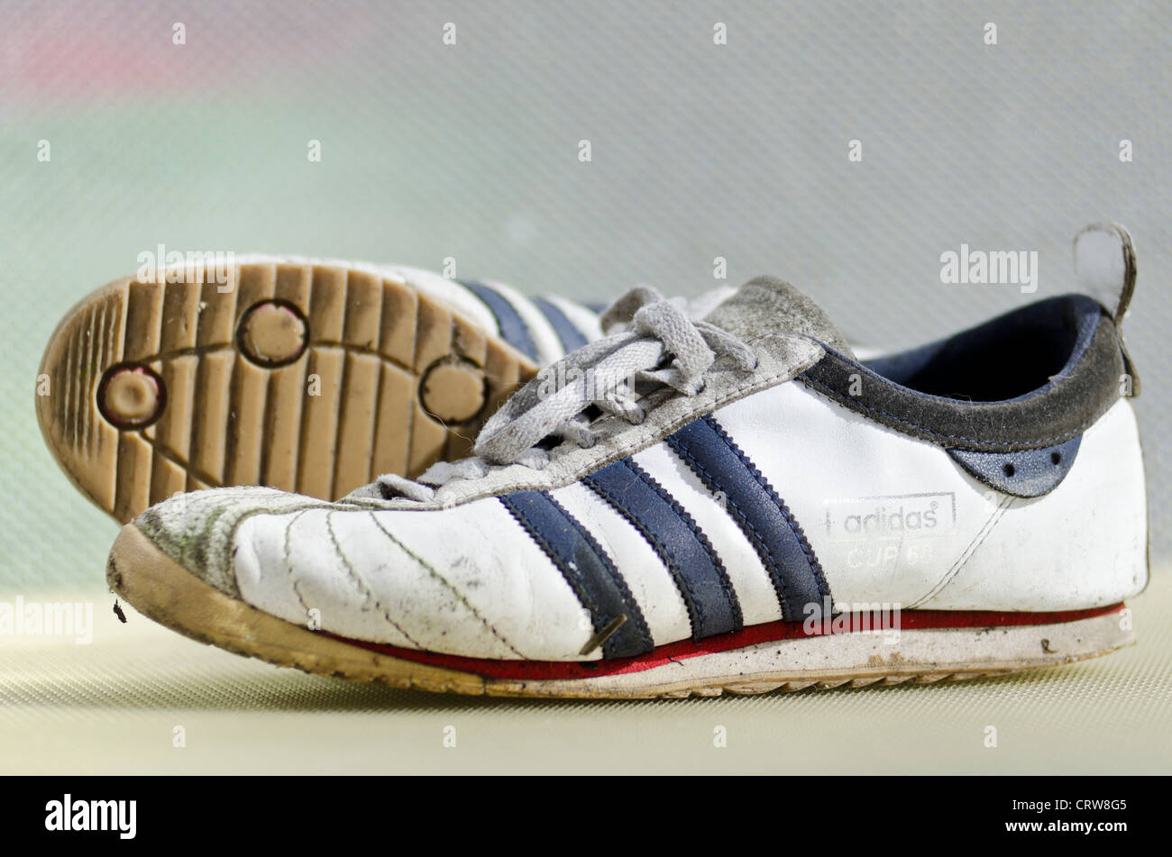 Adidas trainers sneakers Banque de photographies et d'images à haute  résolution - Alamy