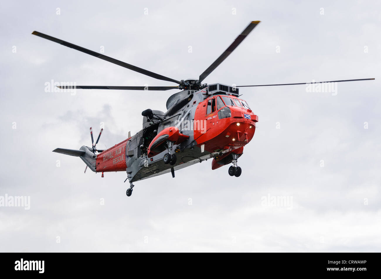 L'hélicoptère Sea King de la Royal Navy 177 sauvetage en vol Banque D'Images