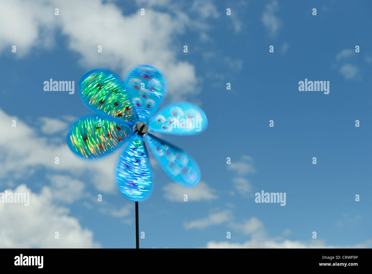 Toy windmill against a blue sky Banque D'Images