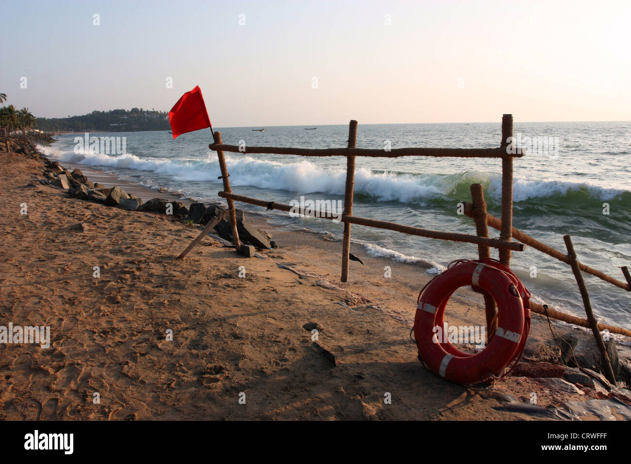 Plage dangereuse pour la baignade au Kerala Banque D'Images