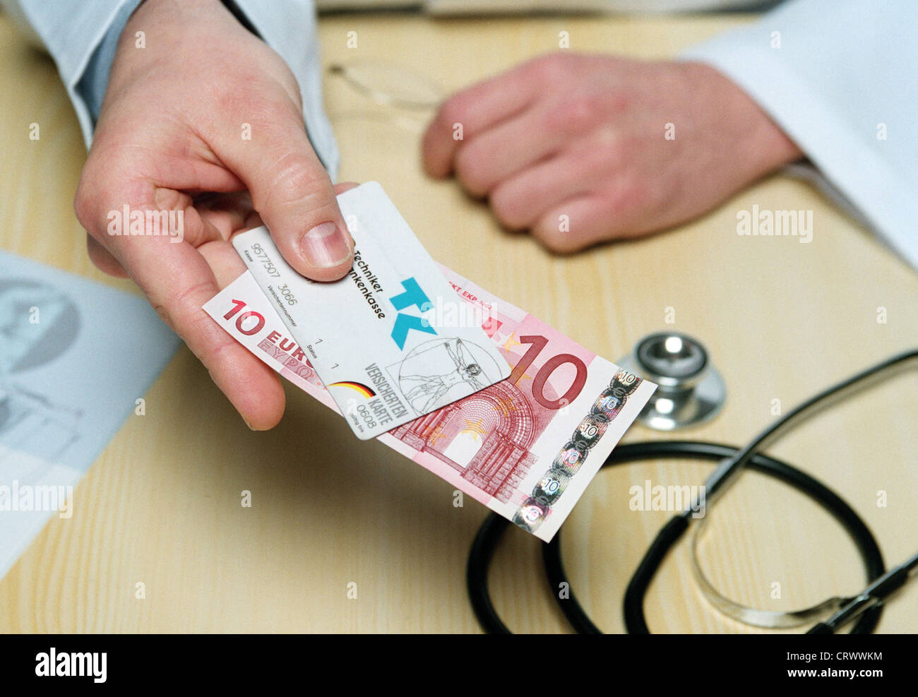 Carte d'assurance médicale avec 10 euro note Banque D'Images