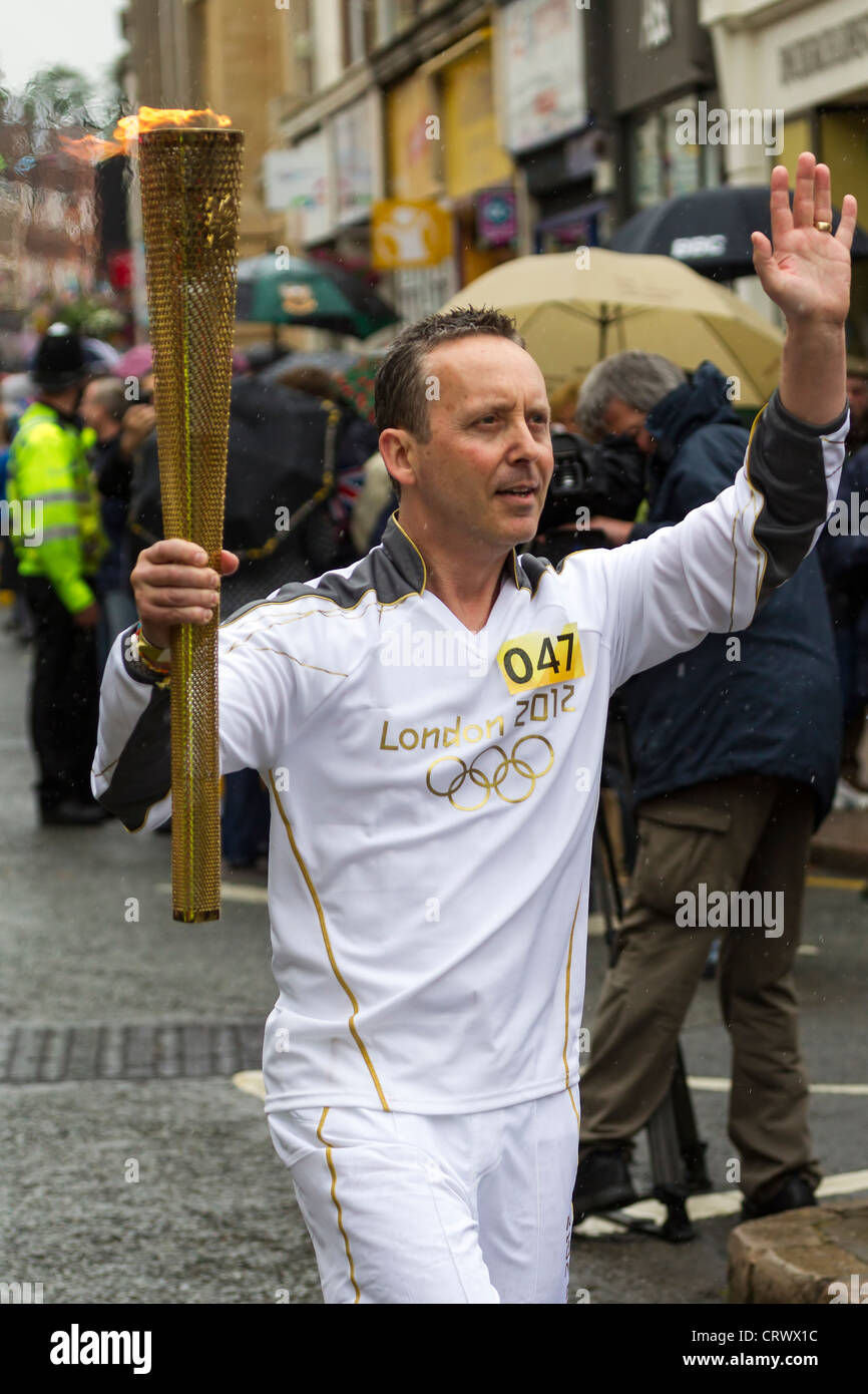 Le relais du flambeau olympique St Giles St Northampton Angleterre Banque D'Images