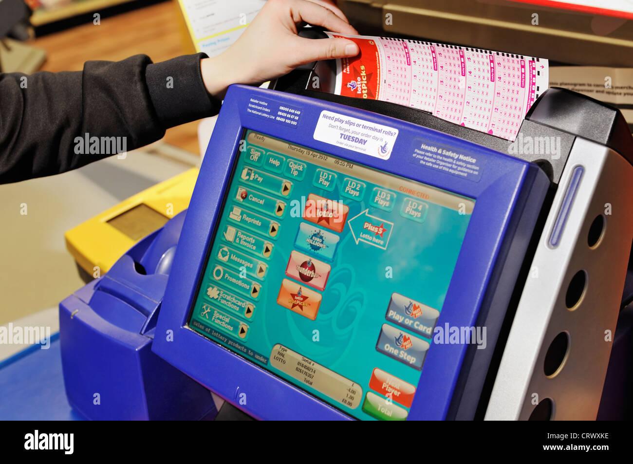 Loterie nationale dans un magasin. UK. Banque D'Images