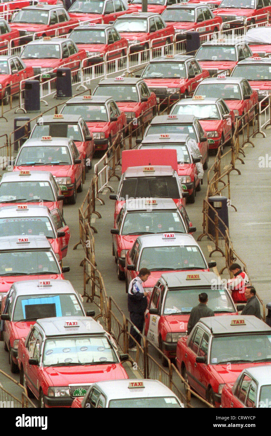 Un embouteillage de taxis dans la ville de Hong Kong Banque D'Images