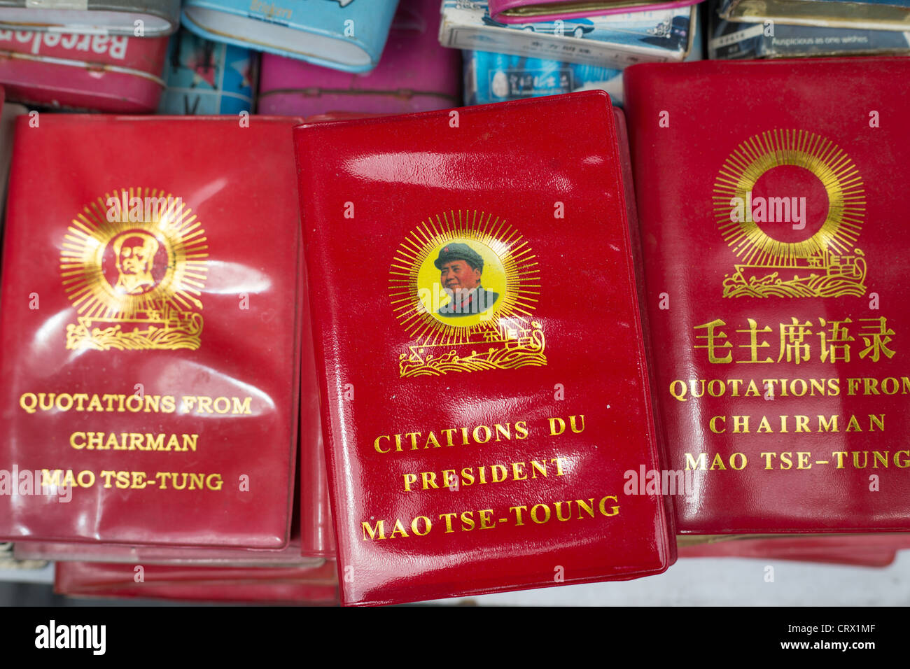 Le président Mao encadrés sur la vente au marché d'antiquités de Dongtai Road Shanghai, Chine. Banque D'Images