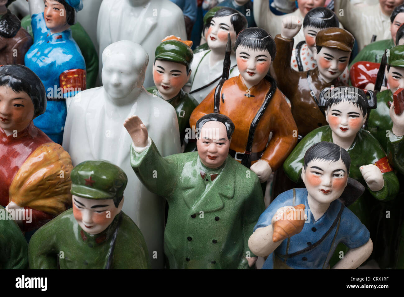 Le président Mao encadrés sur la vente au marché d'antiquités de Dongtai Road Shanghai, Chine. Banque D'Images