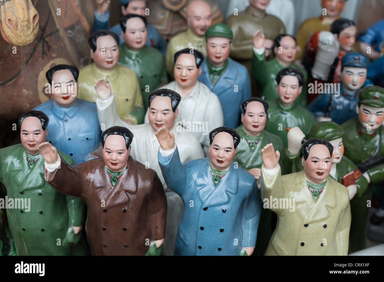 Le président Mao encadrés sur la vente au marché d'antiquités de Dongtai Road Shanghai, Chine. Banque D'Images