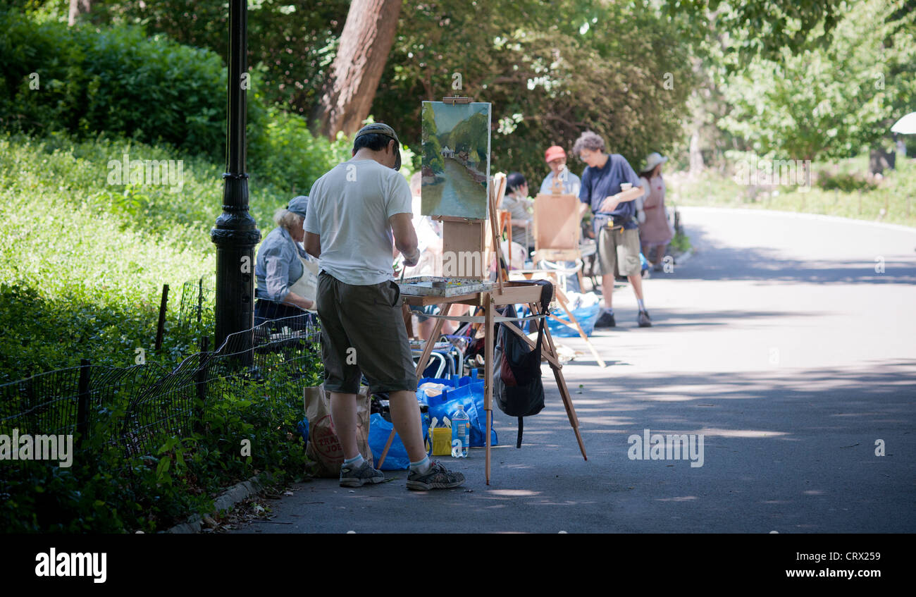Artistes profiter de la pas trop chaud de l'été à travailler sur leur toile" dans Central Park à New York Banque D'Images