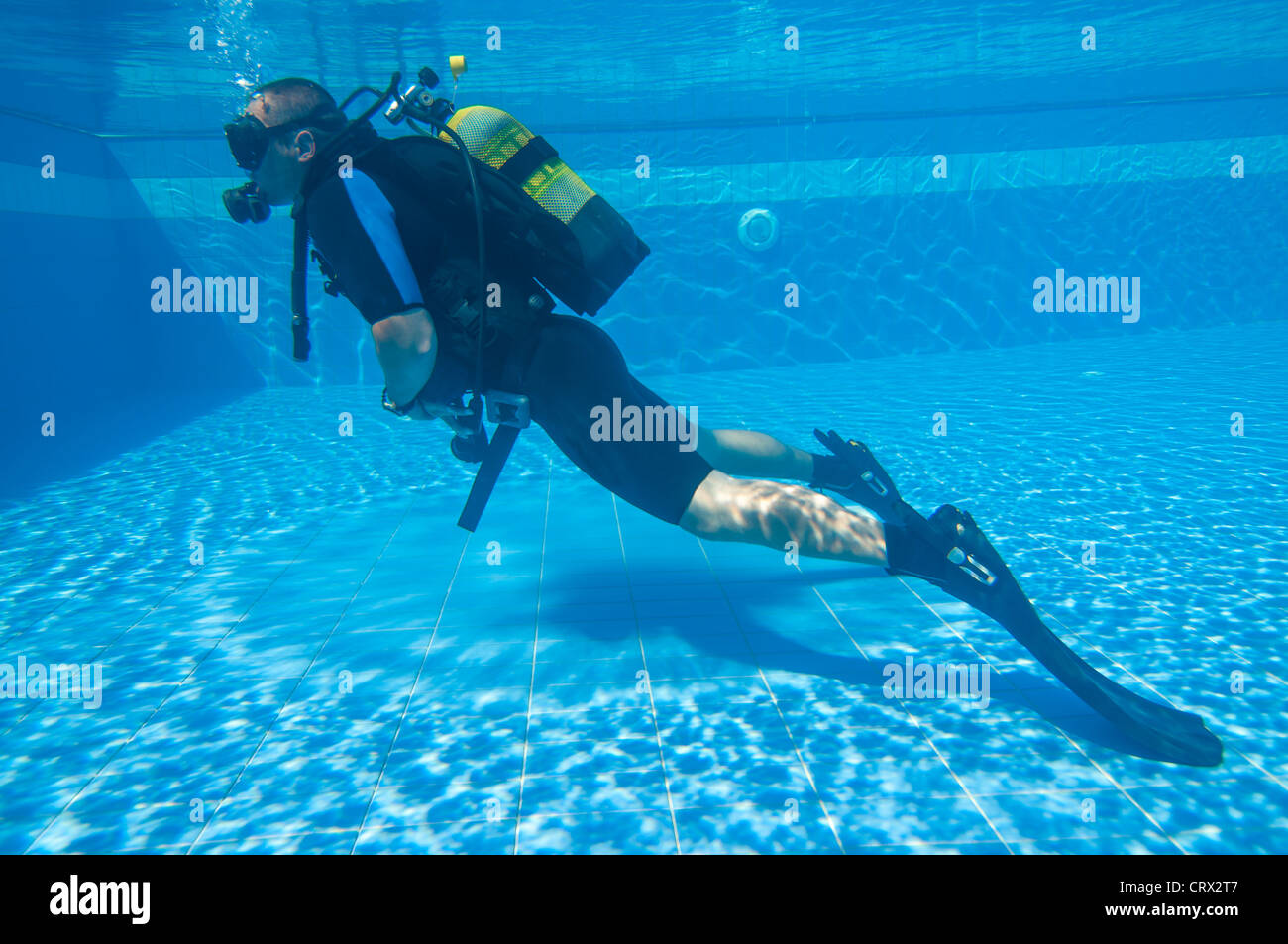 Apprendre à plonger dans une Piscine Banque D'Images