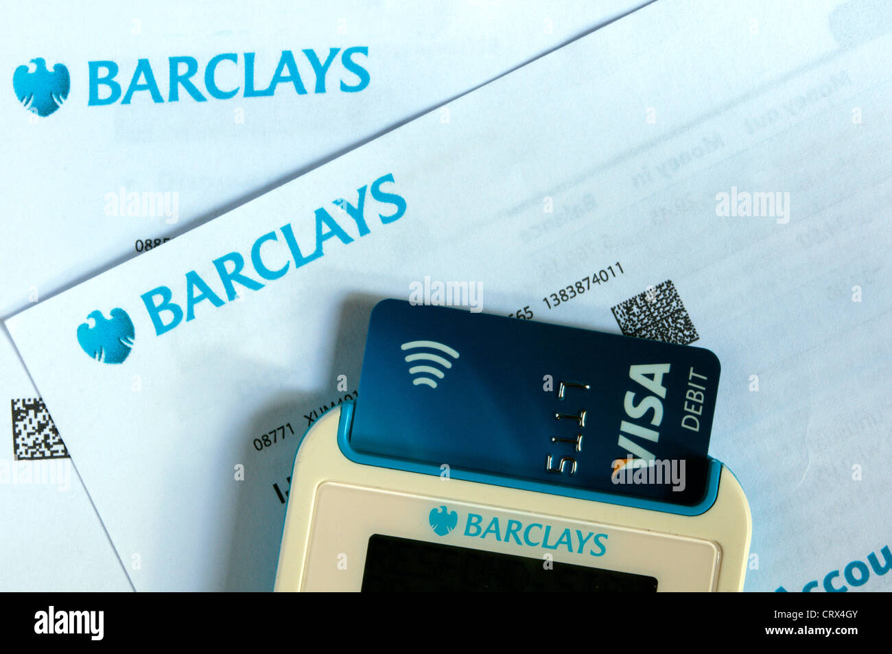 Un dispositif d'authentification par code Barclays PINsentry la lecture d'une carte à puce et code pin pour vérifier l'identité. Sur les déclarations de la banque Barclays. Banque D'Images