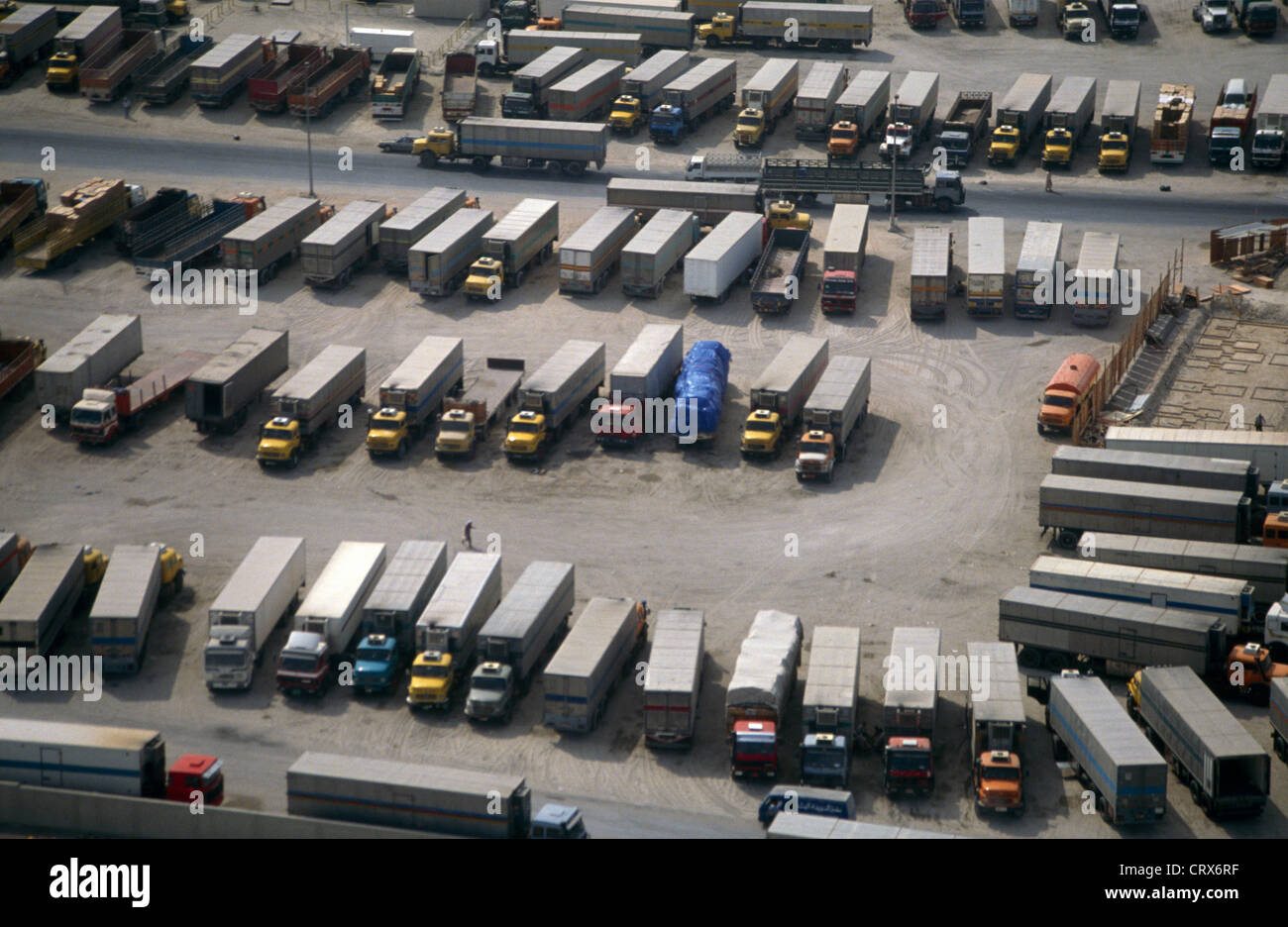 Dubai UAE camion conteneur aérien Parc Photo Stock Alamy