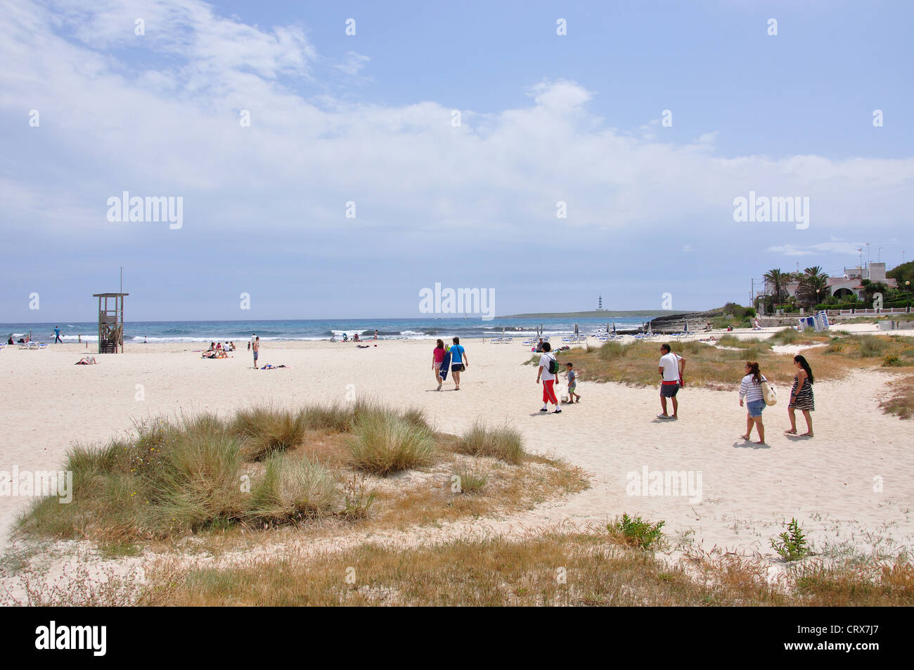 Vue sur la plage, Punta Prima, Minorque, Lluís St, Îles Baléares, Espagne Banque D'Images