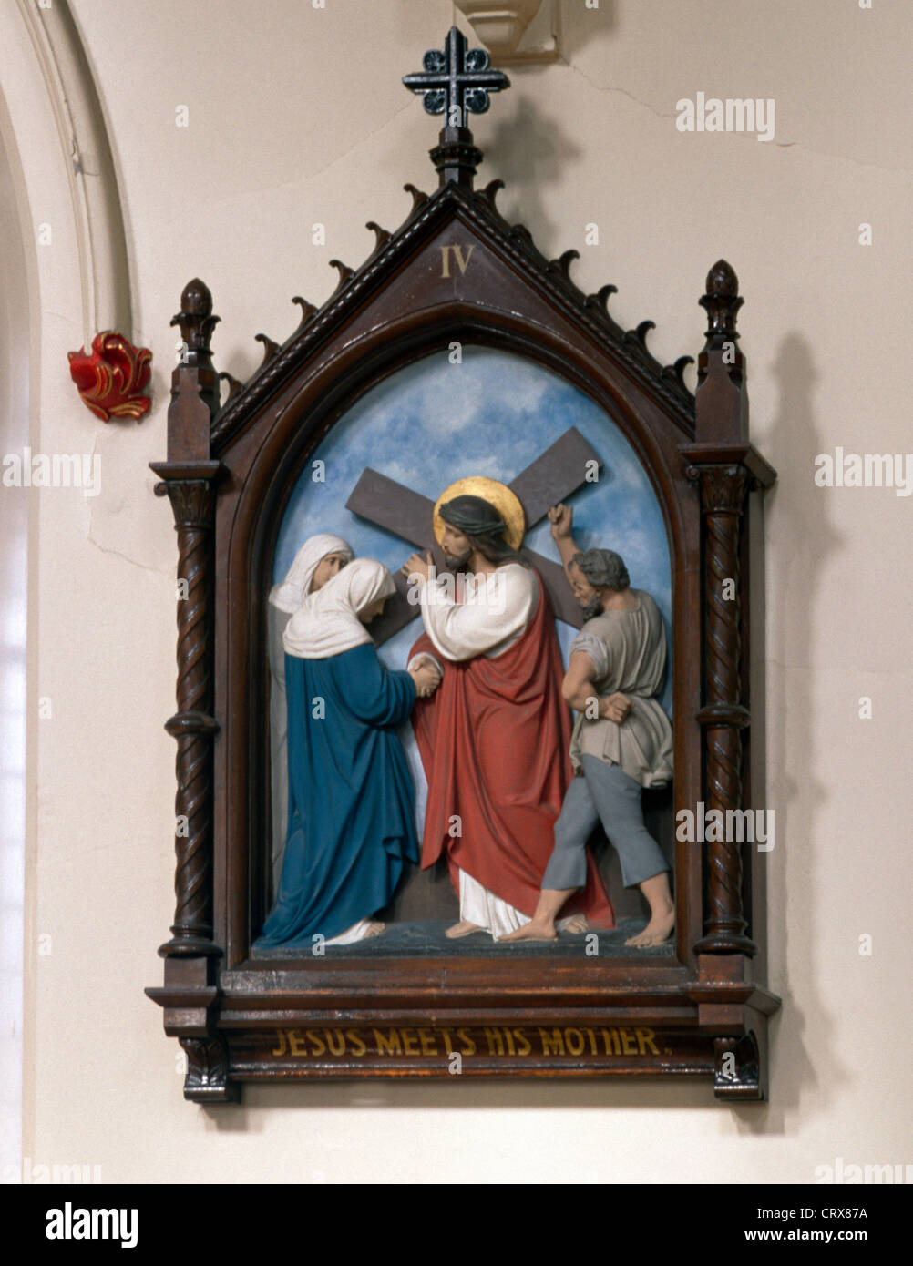 L'Irlande du Nord Belfast Falls Road St Peter's Cathedral Peinture de la gare de La Croix, Jésus rencontre sa mère tout en portant la croix Banque D'Images