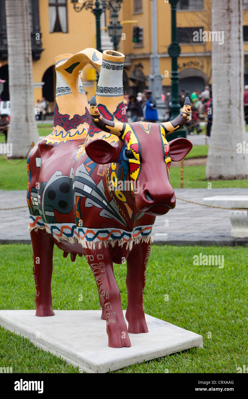 Cow Parade dans la Plaza de Armas de Lima, Pérou Banque D'Images