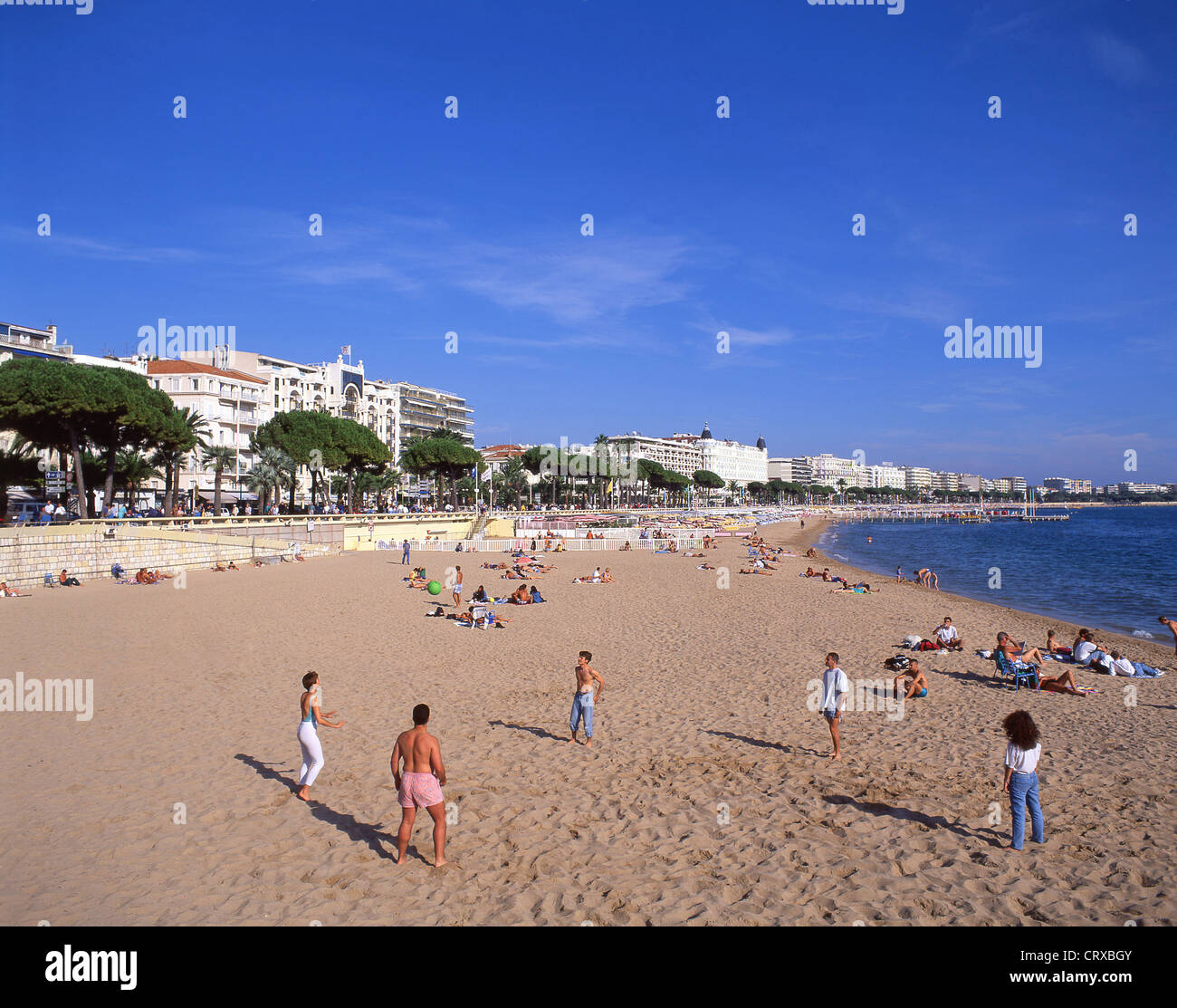 Vue de la plage en hiver, Cannes, Côte d'Azur, Alpes-Maritimes, Provence-Alpes-Côte d'Azur, France Banque D'Images