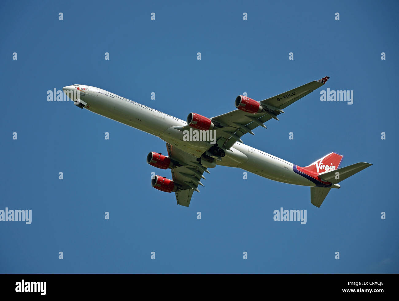 Virgin Atlantic Airways Airbus A340-642 avions qui décollent de l'aéroport de Heathrow, Londres, Angleterre, Royaume-Uni Banque D'Images