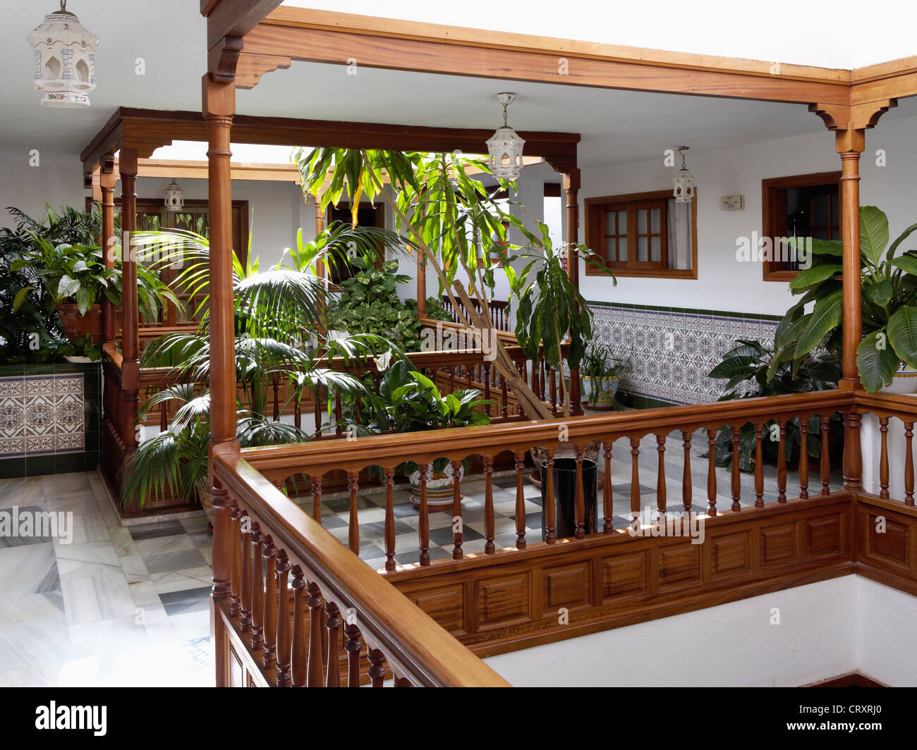 L'Espagne, la Gomera, Patio de l'appartement chambre avec des plantes en pot Banque D'Images