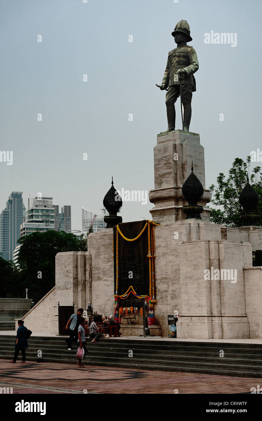 Le Roi Rami VI monument à propos de Lumpini Park, Bangkok, Thaïlande Banque D'Images