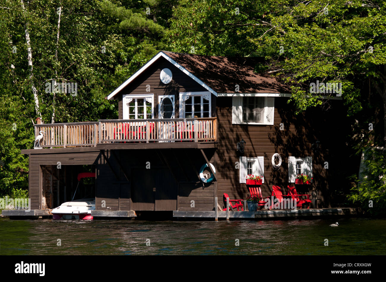 Chalet et d'un hangar à bateaux Banque D'Images