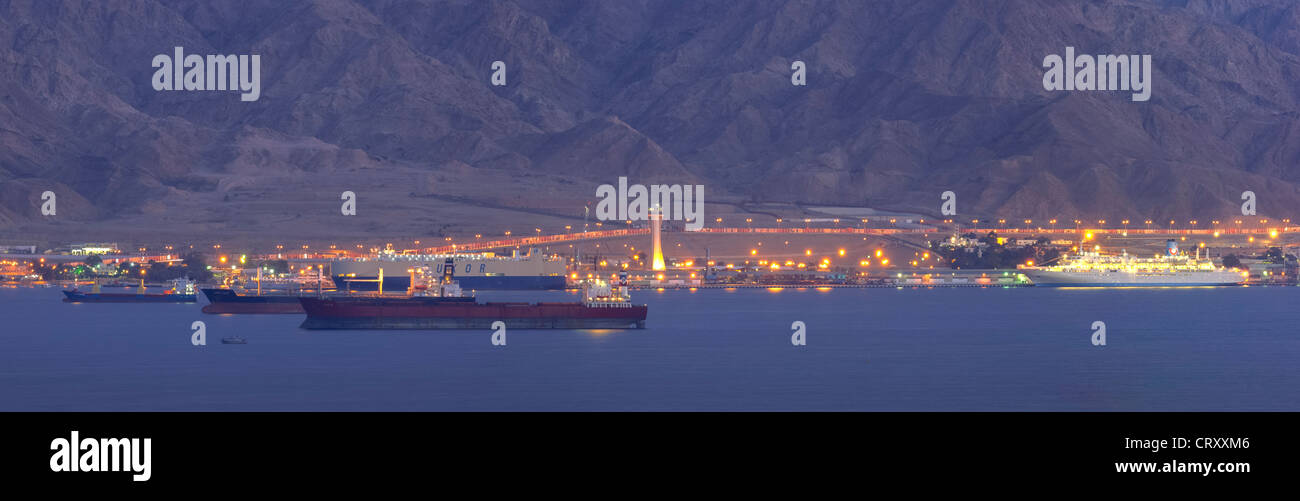 Port de mer à Aqaba, Jordanie crépuscule Banque D'Images