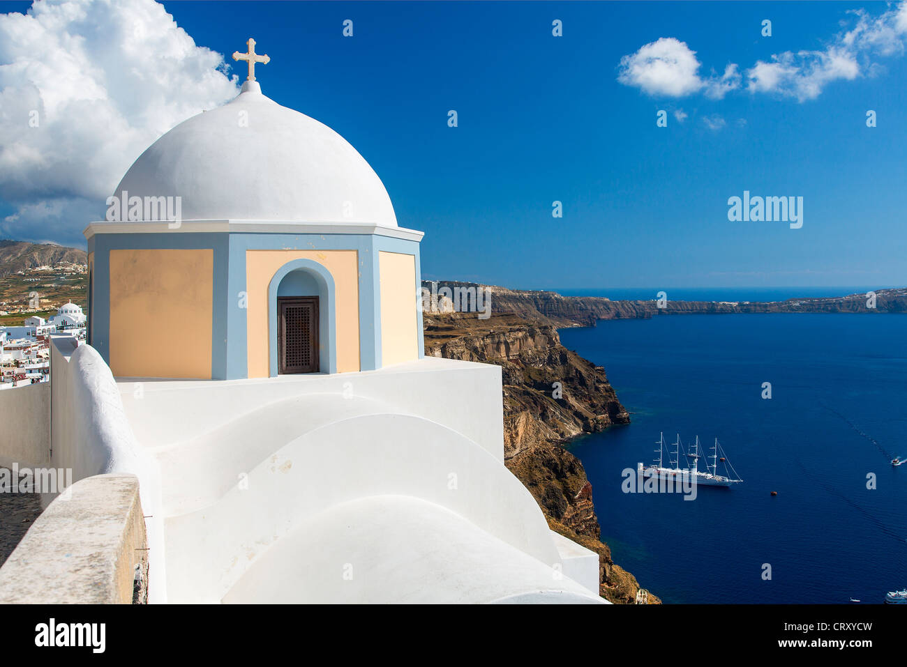 Grèce, Santorin, Église orthodoxe à Fira Banque D'Images