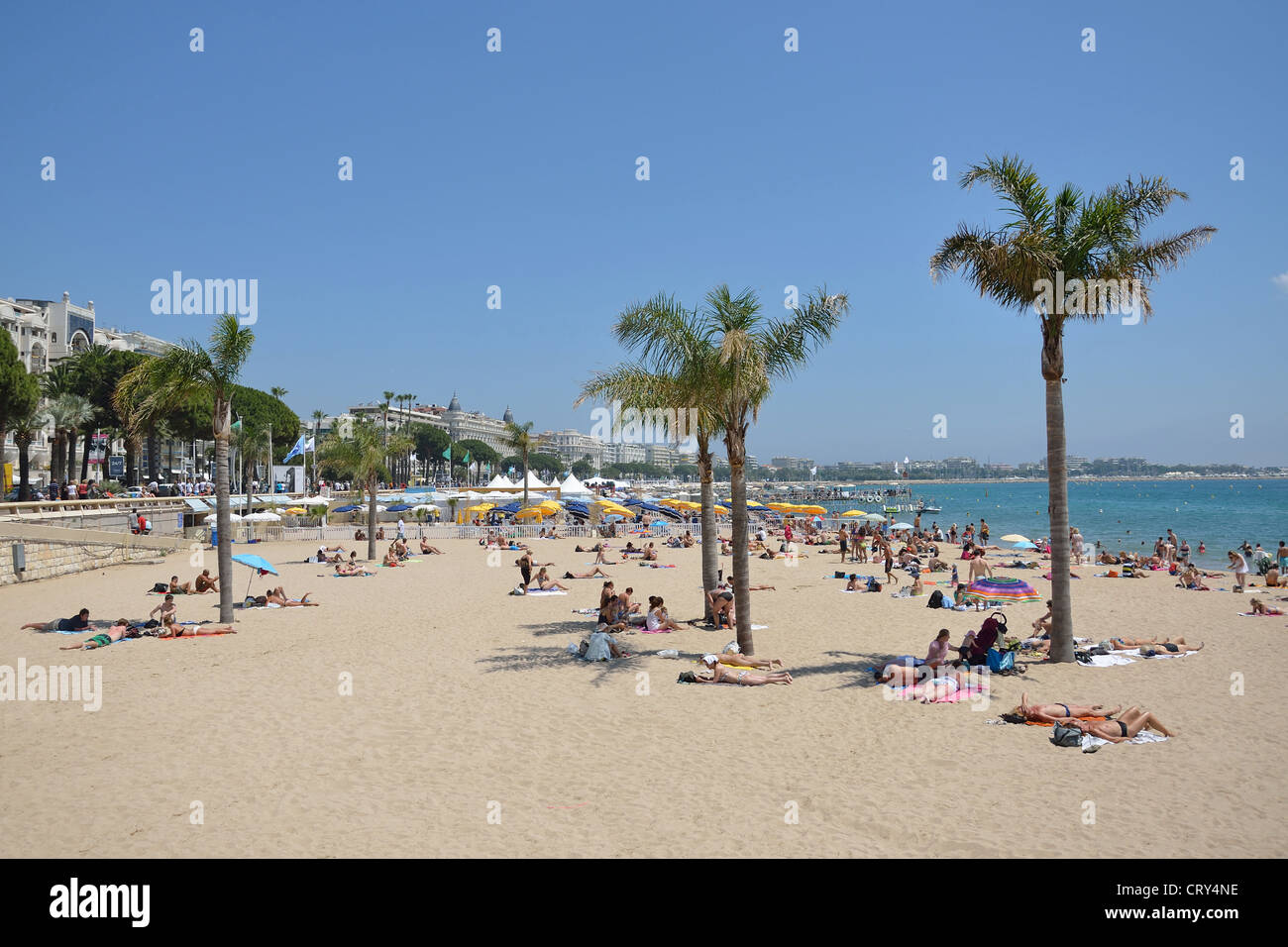 Plage Publique (plage publique), Cannes, Côte d'Azur, Alpes-Maritimes, Provence-Alpes-Côte d'Azur, France Banque D'Images