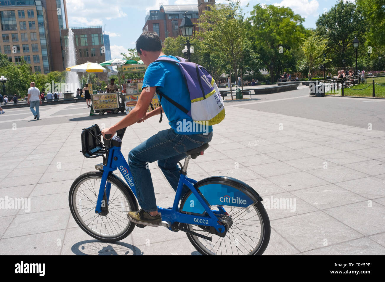 New York, NY - 2 juillet 2012 test de l'homme CitiBike une circonscription, une partie de New York City's nouveau programme BikeShare sera dévoilé cet été. Banque D'Images