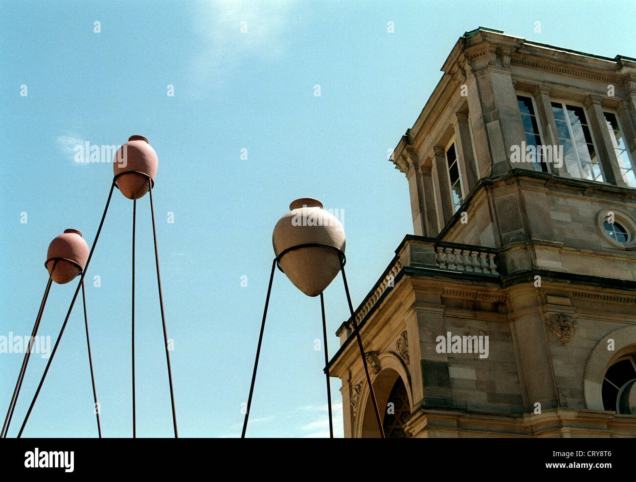 Avec l'installation d'art au Friedrichsbad amphores Banque D'Images