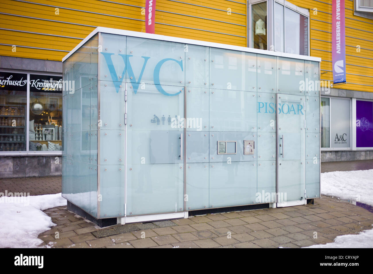 Design futuriste la commodité publique toilettes à Tromso, Norvège Banque D'Images