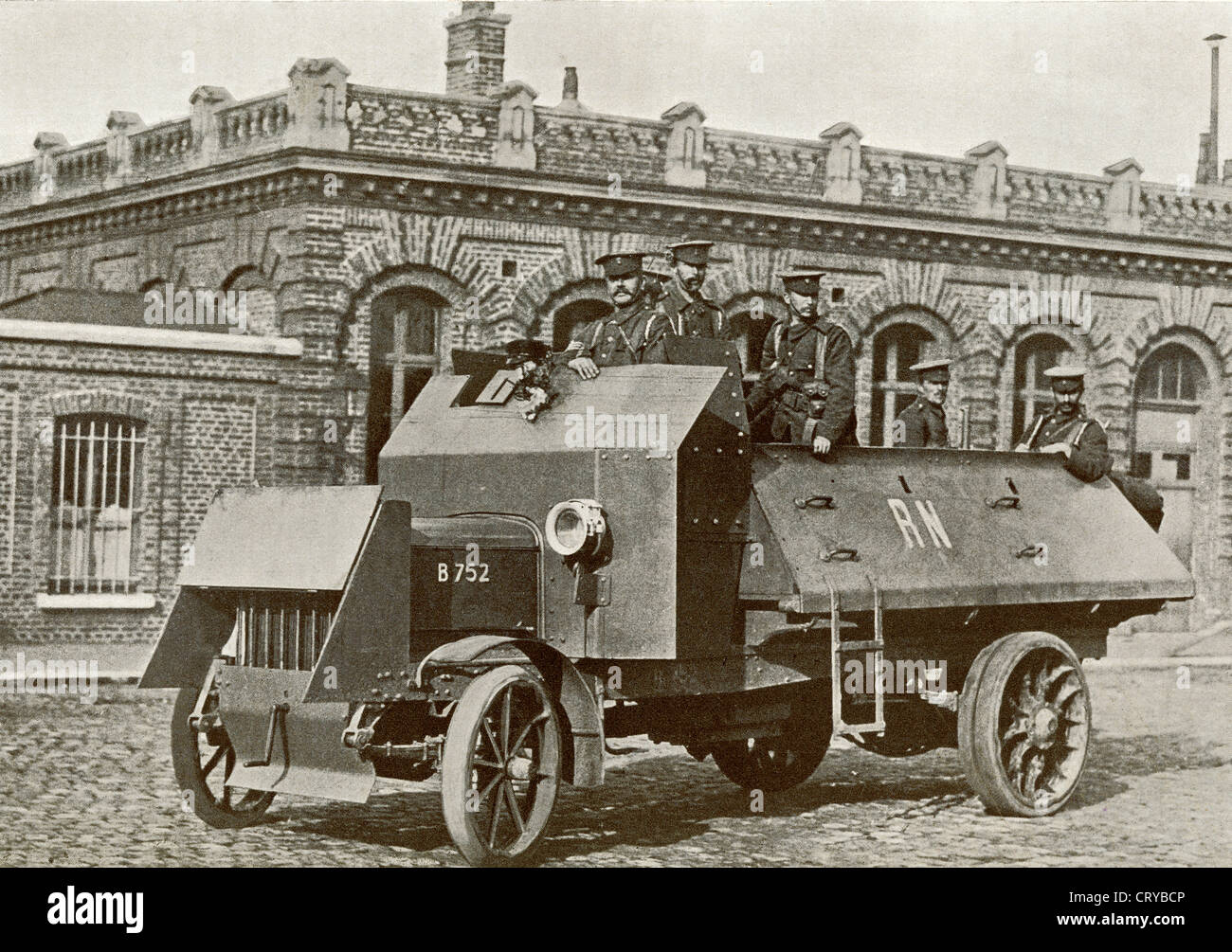 Un moteur blindé britannique en 1914 pendant la Première Guerre mondiale. à partir de l'année 1914 illustré. Banque D'Images