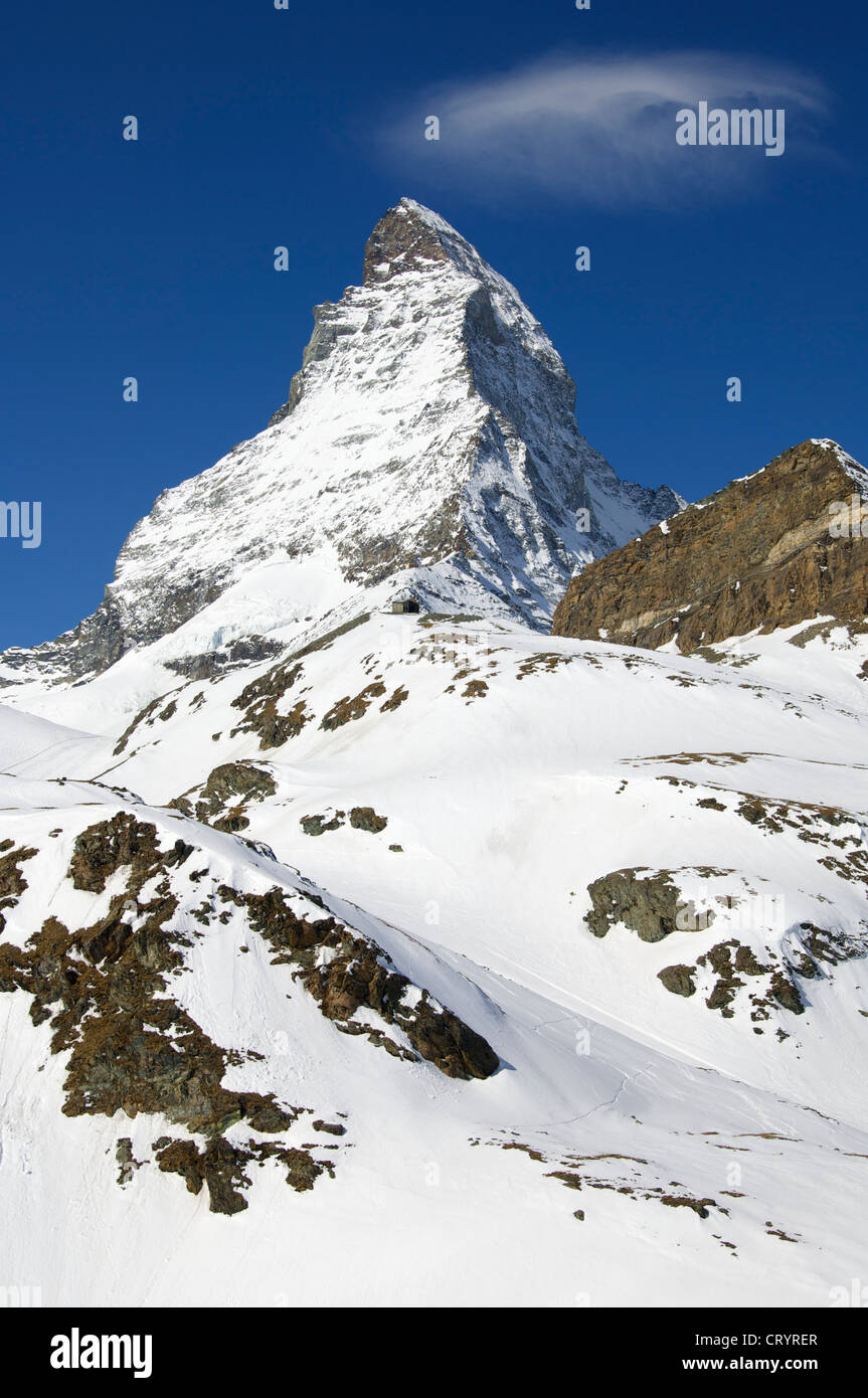 Vue hivernale du Cervin dans le village alpin de Zermatt, Suisse Banque D'Images