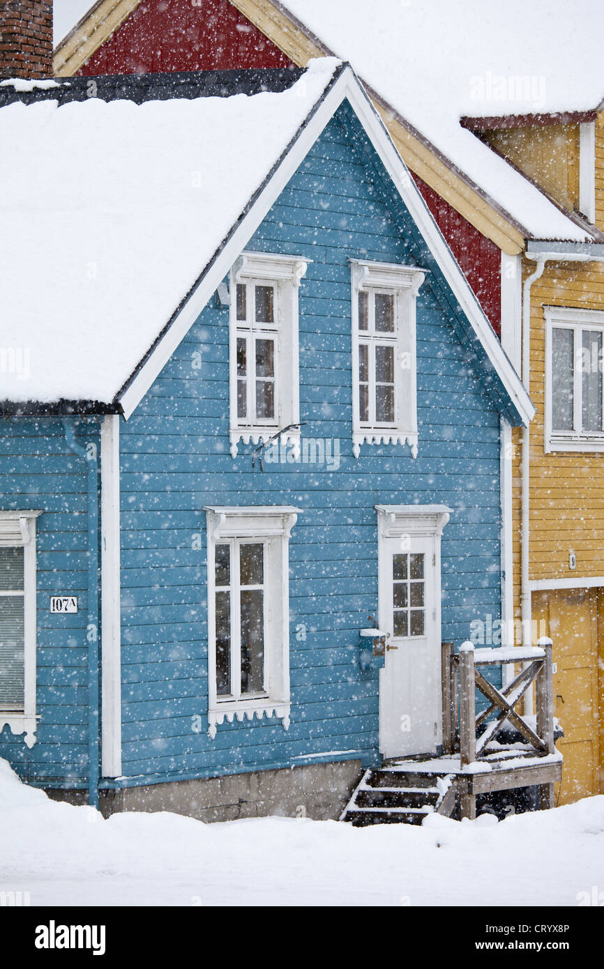 L'architecture traditionnelle pittoresque le long des bâtiments en bois de Storgata ville de Tromso, dans le cercle arctique dans le Nord de la Norvège Banque D'Images