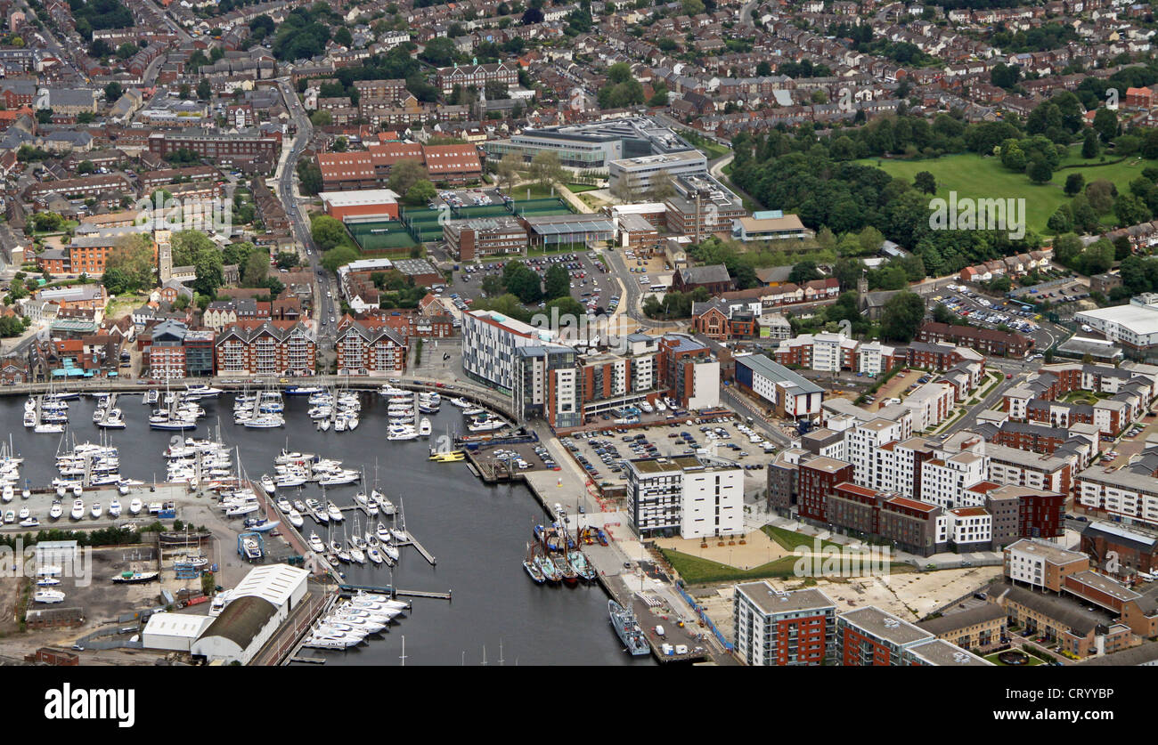 Vue aérienne du port de plaisance, de logements et de University Campus Suffolk, Ipswich Banque D'Images