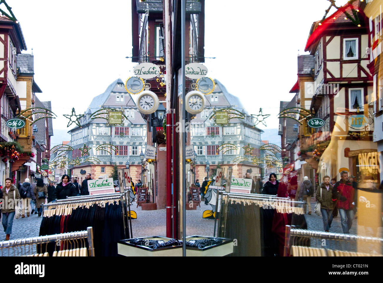 Réflexions shopping en centre-ville de Miltenberg, Allemagne Banque D'Images