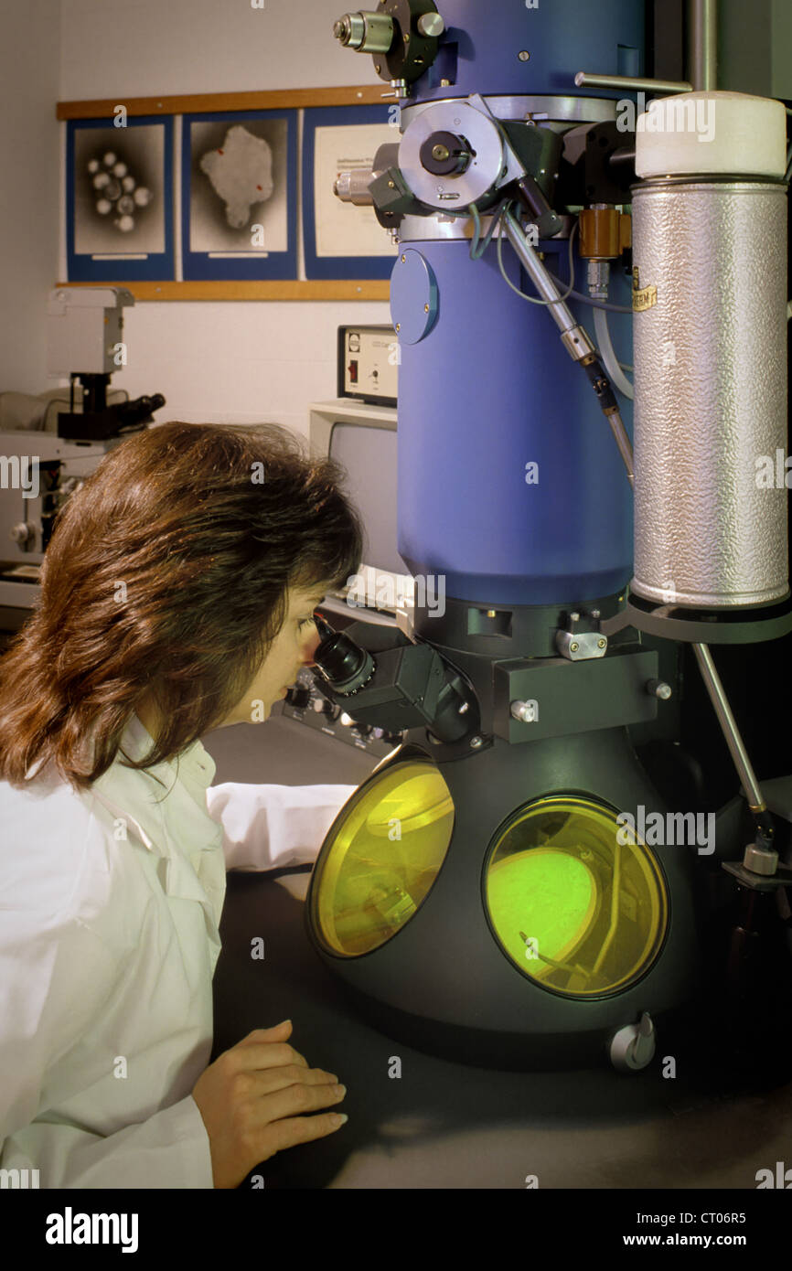 MICROSCOPE ÉLECTRONIQUE À TRANSMISSION Banque D'Images