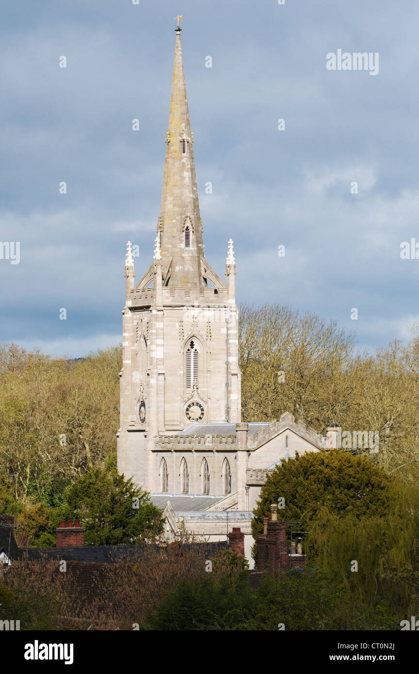 L'église du village à Ombersley, Worcestershire, dans les Midlands anglais, reconstruit à l'époque victorienne. Banque D'Images