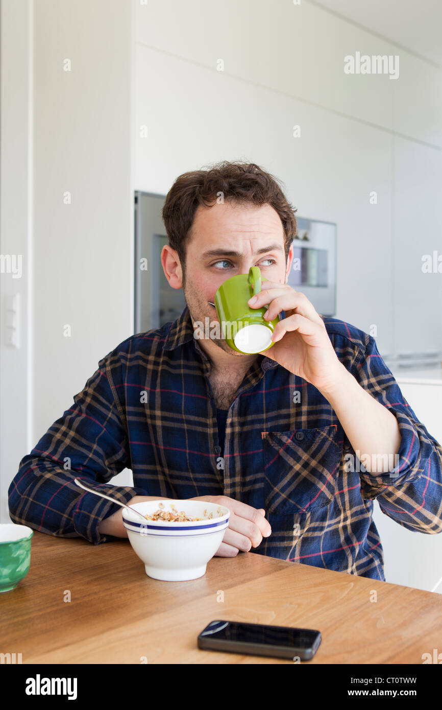 Le petit-déjeuner à l'homme le tableau Banque D'Images